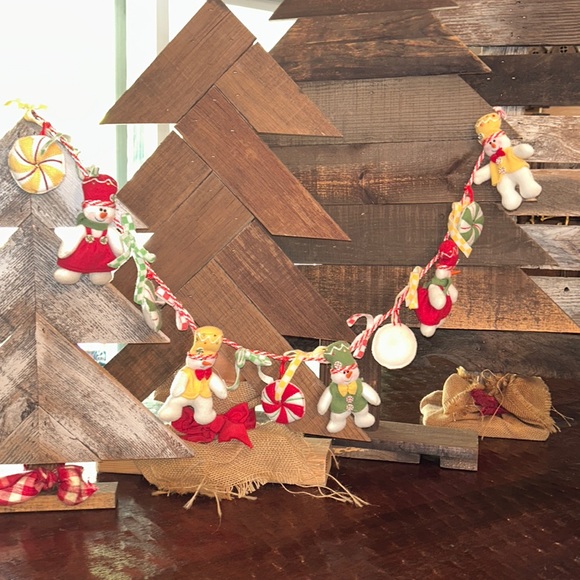 6 PCs 46” Adorable Felt Snow People Christmas Candy Garland with Bows Garland - Picture 1 of 8